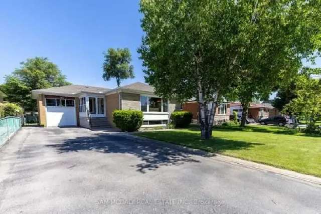 STUNNING 4 BED 2 BATH HOUSE IN TORONTO ONLY 1,320,000!