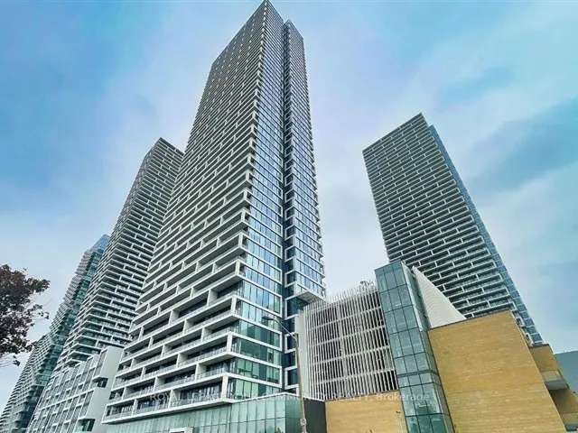 Condo For Rent in Vaughan, Ontario