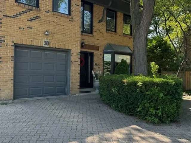 Townhouse For Rent in Toronto, Ontario