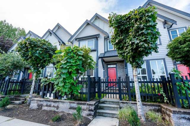 A $899,000.00 Townhouse with 3 bedrooms in East Newton, Surrey