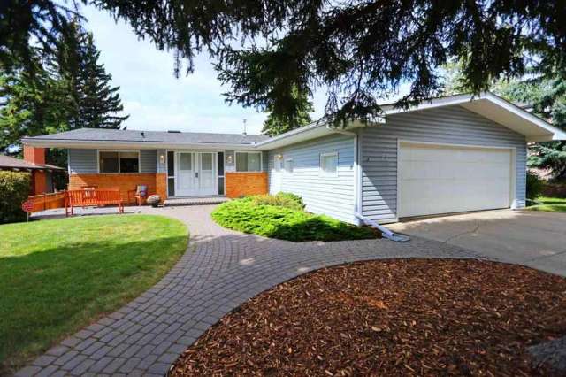 House For Sale in Calgary, Alberta