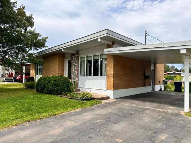 Bungalow For Sale in Quebec, Quebec