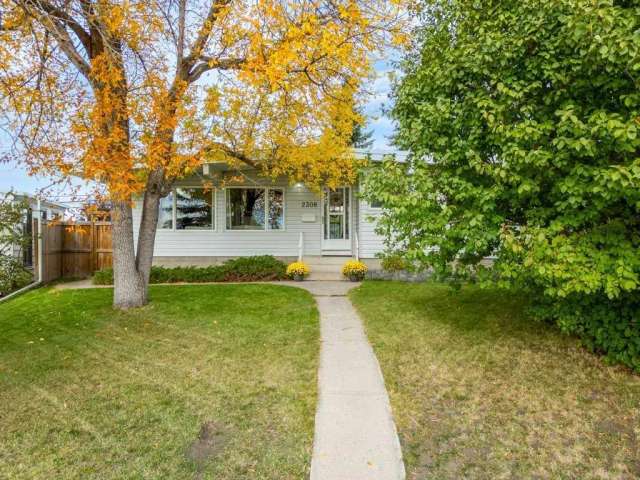 House For Sale in Calgary, Alberta