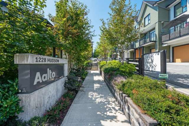 Townhouse For Sale in Coquitlam, British Columbia