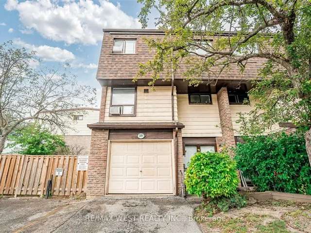 Townhouse For Sale in Mississauga, Ontario