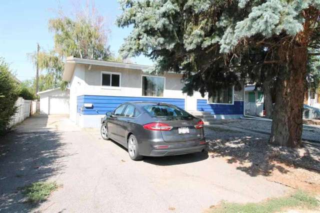 House For Sale in Lethbridge, Alberta