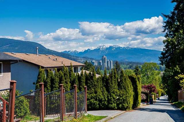 3200 MARINER Way in Coquitlam: Ranch Park House for sale : MLS®# R2916643