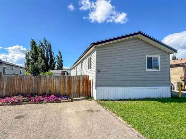 RE/MAX ADVANTAGE (WHITECOURT)