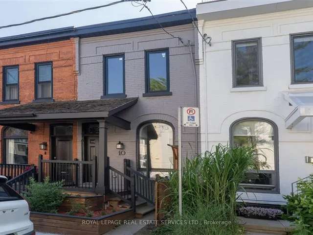 Townhouse For Sale in Toronto, Ontario