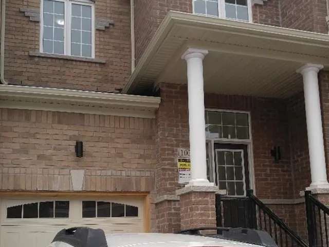 Townhouse For Rent in Newmarket, Ontario