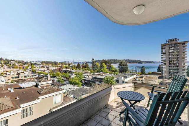 A $1,598,000.00 Apartment/Condo with 2 bedrooms in Ambleside, West Vancouver