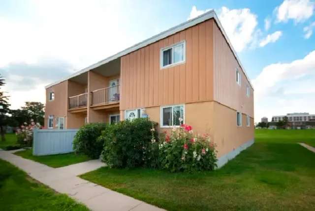 3 Bedroom for Rent - AMAZING INCENTIVES - Townhomes Close to WEM