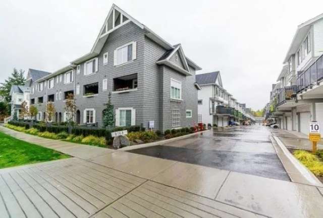 A $928,888.00 Townhouse with 4 bedrooms in Bear Creek Green Timbers, Surrey