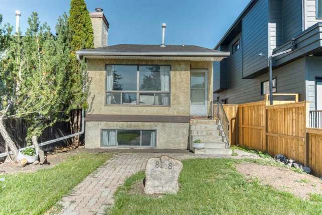 House For Sale in Calgary, Alberta