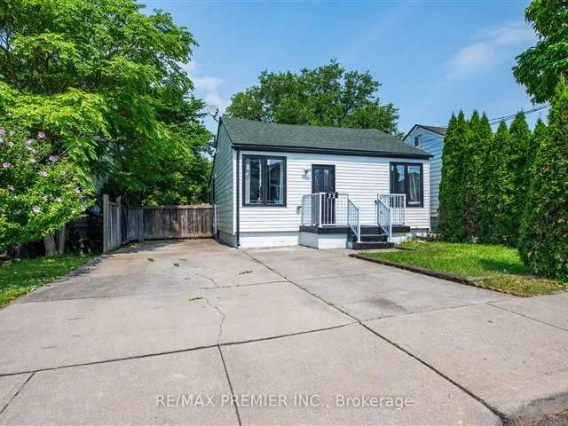 House For Sale in Hamilton, Ontario