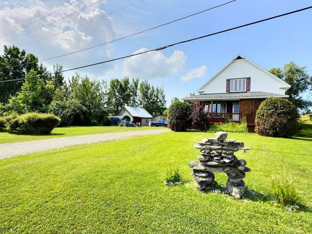 House For Sale in Notre-Dame-des-Sept-Douleurs, Quebec