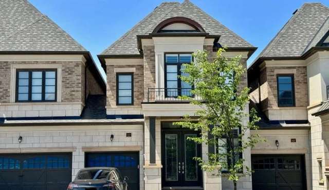 Townhouse For Sale in Oakville, Ontario