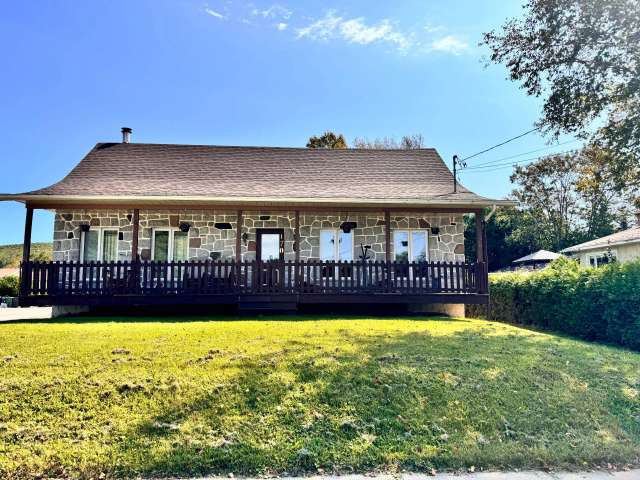 Bungalow For Sale in Quebec, Quebec