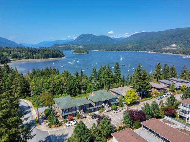 A $669,999.00 Townhouse with 2 bedrooms in Sechelt District, Sunshine Coast