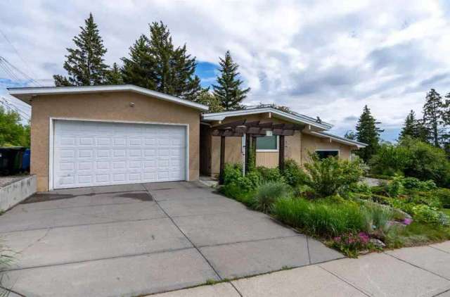 House For Sale in Calgary, Alberta