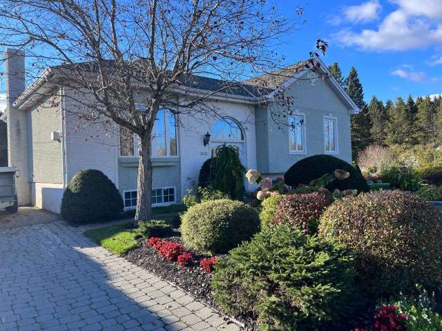 Bungalow For Sale in Quebec, Quebec