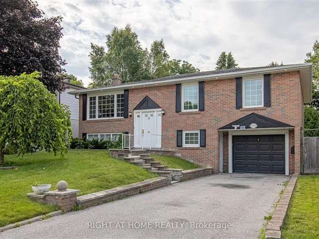 House For Sale in Newmarket, Ontario