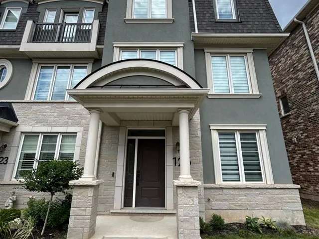 Townhouse For Rent in Oakville, Ontario