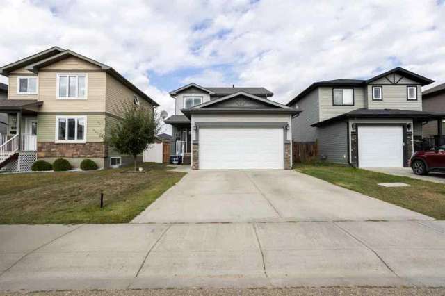 House For Sale in Blackfalds, Alberta