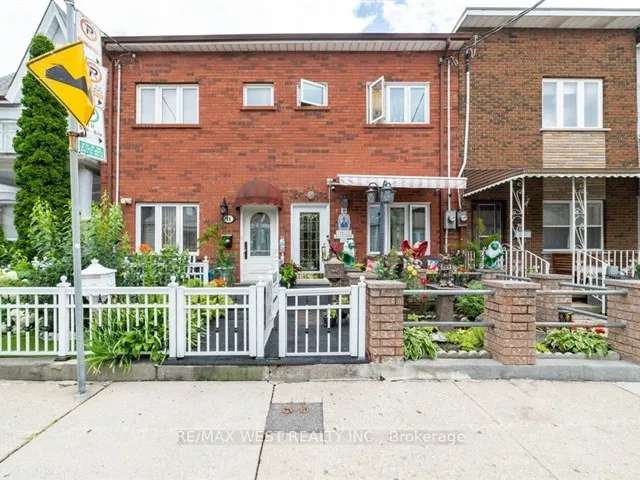 Townhouse For Sale in Toronto, Ontario