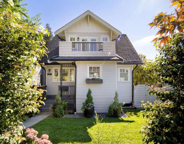 627 E 6TH Street in North Vancouver: Queensbury House for sale : MLS®# R2924686