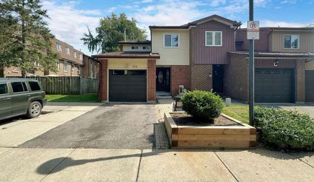 Townhouse For Sale in Toronto, Ontario