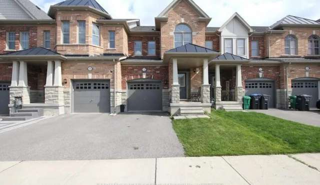 Townhouse For Sale in Brampton, Ontario