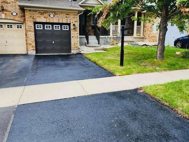 Townhouse For Sale in Oakville, Ontario