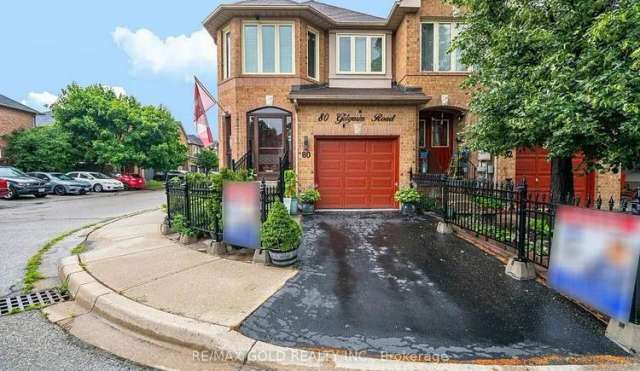 Townhouse For Sale in Brampton, Ontario