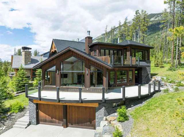 House For Sale in Canmore, Alberta