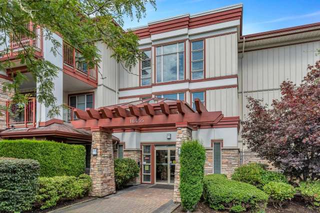 A $989,900.00 Apartment/Condo with 2 bedrooms in Cloverdale BC, Cloverdale