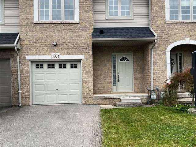 Townhouse For Rent in Burlington, Ontario