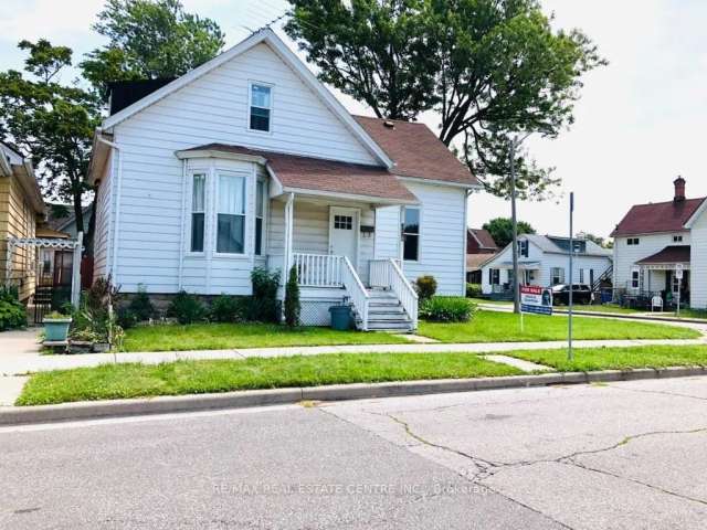 House For Sale in Windsor, Ontario