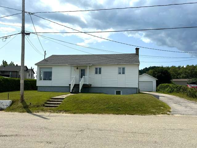 Bungalow For Sale in Quebec, Quebec