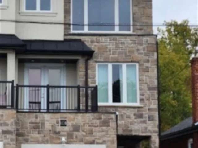 House For Sale in Brantford, Ontario