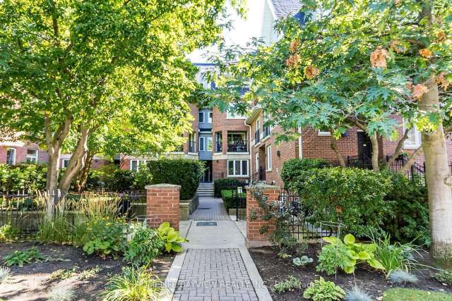 Townhouse For Sale in Toronto, Ontario