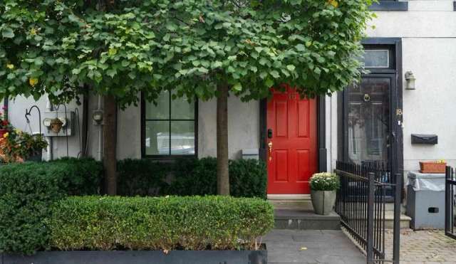 Townhouse For Sale in Toronto, Ontario