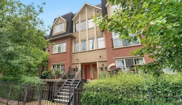 Townhouse For Sale in Toronto, Ontario