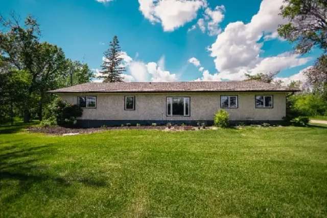 FOR SALE | 252 APACHE TRAIL | ST ANDREWS, MB | 'I WORK HARD'