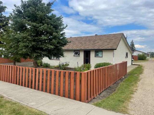 House For Sale in Fort Saskatchewan, Alberta