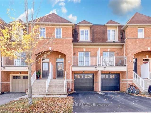 Townhouse For Rent in Oakville, Ontario