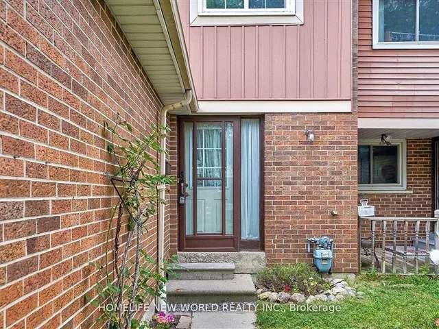 Townhouse For Sale in Toronto, Ontario