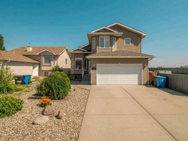 House For Sale in Lethbridge, Alberta