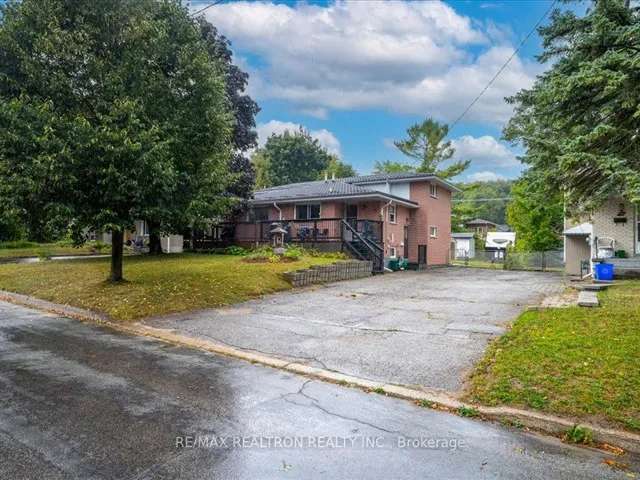 House For Sale in Barrie, Ontario