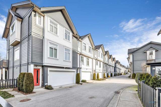 A $998,888.00 Townhouse with 4 bedrooms in Willoughby Heights, Langley